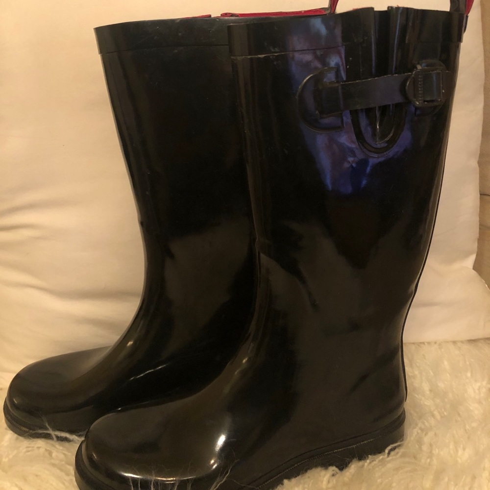 Shiny Rain Boots - Picture 3 of 8